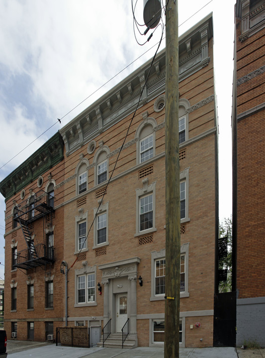 236 VAN HORNE St in Jersey City, NJ - Building Photo