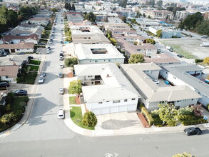 1702 Sequoia Ave in Burlingame, CA - Building Photo - Building Photo