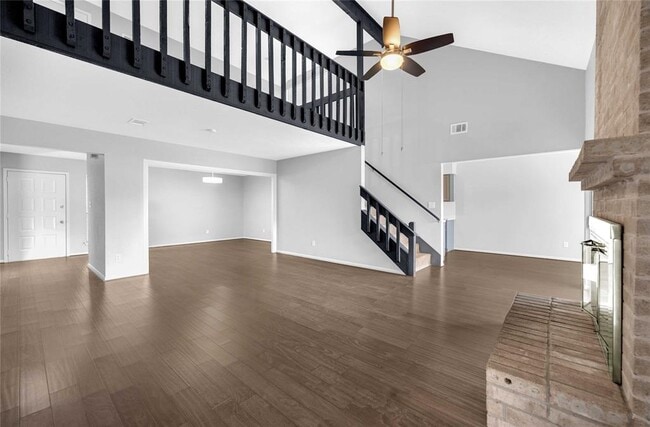 2110 Highland Hills Dr in Sugar Land, TX - Foto de edificio - Building Photo