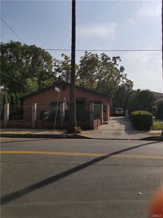 2102 Chickasaw Ave in Los Angeles, CA - Building Photo