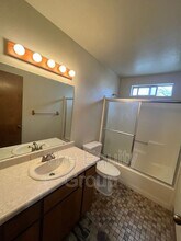 2611 W Mission Ct in Visalia, CA - Building Photo - Building Photo