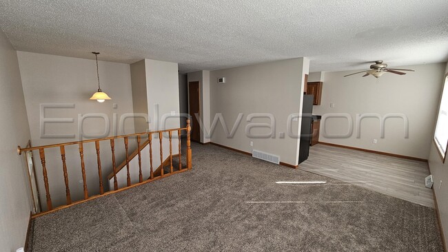 862 Oakland Rd NE in Cedar Rapids, IA - Foto de edificio - Building Photo