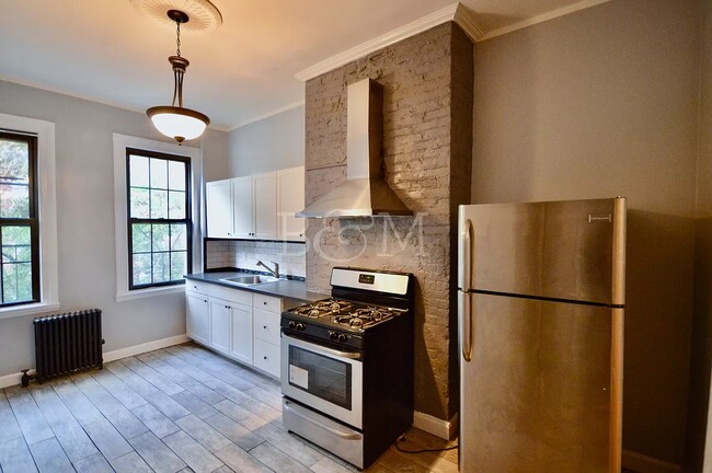 1371 Greene Ave in Brooklyn, NY - Building Photo - Interior Photo