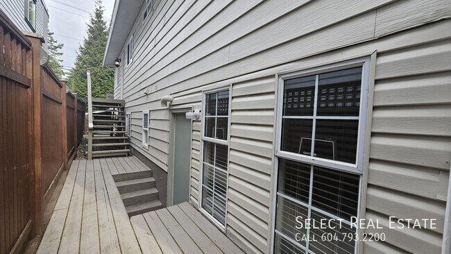 1587 Stayte Rd in White Rock, BC - Building Photo - Building Photo