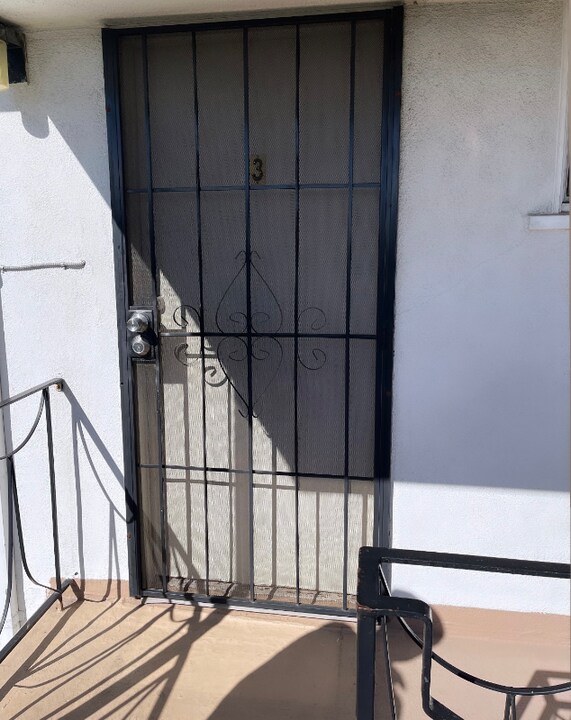 1017 Western Ave-Unit -3 in Glendale, CA - Building Photo