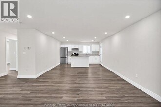 655-655 Stanley St in Windsor, ON - Building Photo - Building Photo