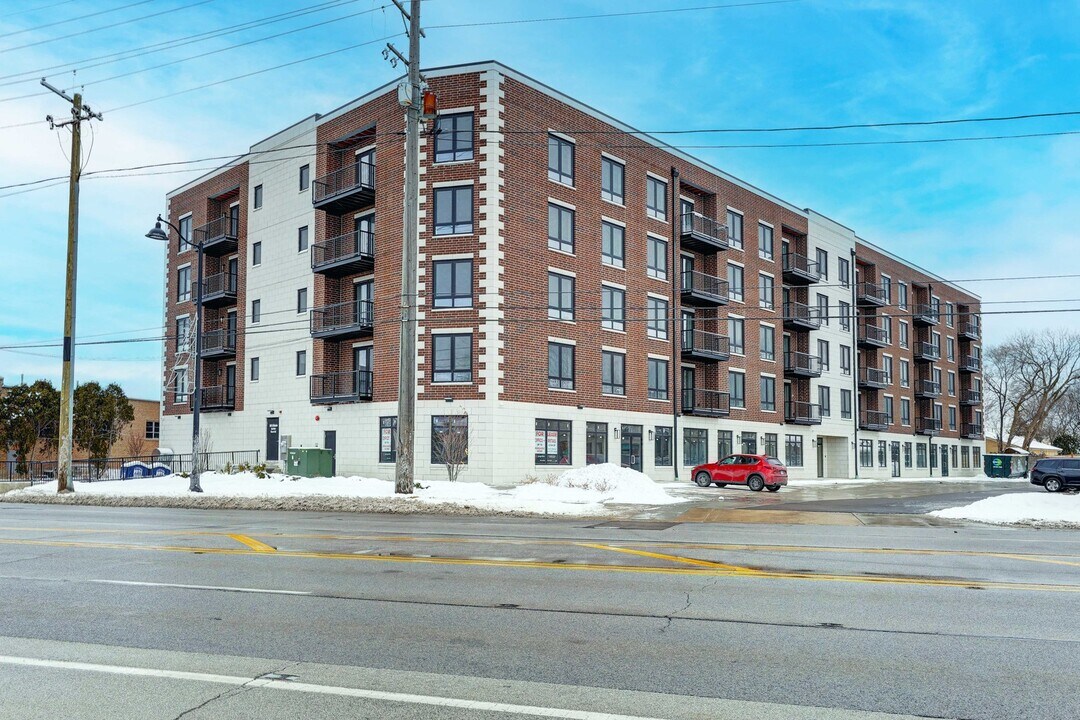 9201 N Milwaukee Ave in Niles, IL - Building Photo