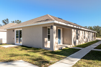 1112 Gay Rd in Lakeland, FL - Building Photo - Building Photo