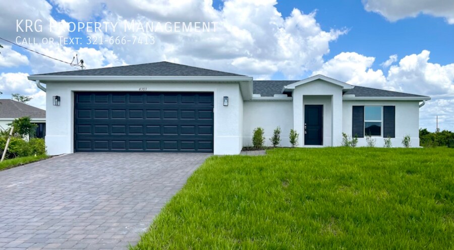 4303 NE 12th Ct in Cape Coral, FL - Building Photo