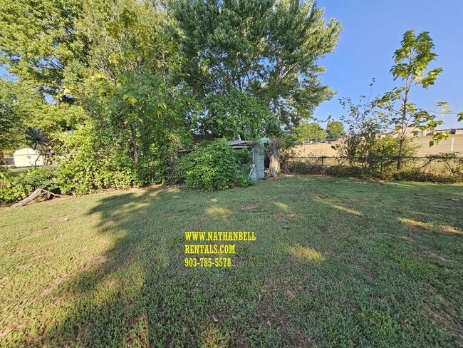 3165 E Houston St in Paris, TX - Building Photo - Building Photo