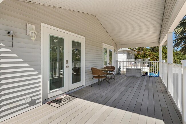 2804 Avenue C in Holmes Beach, FL - Building Photo - Building Photo