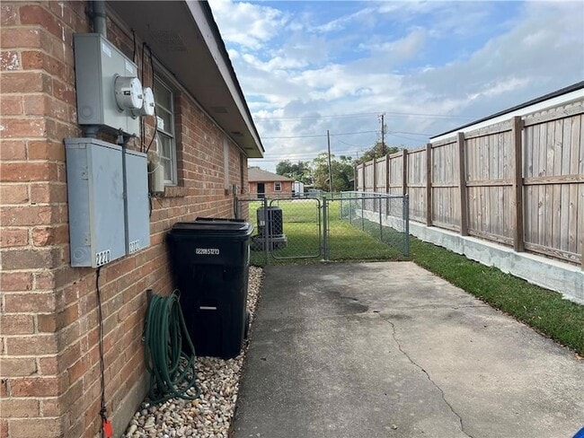 2222 Bartolo St in Meraux, LA - Building Photo - Building Photo