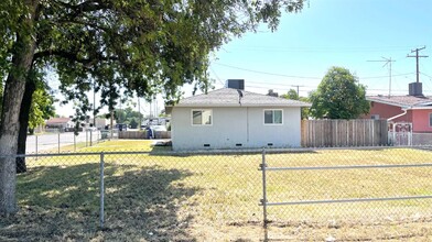 14099 Hanford Armona Rd in Armona, CA - Building Photo - Building Photo