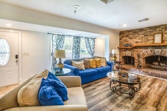 1087 Burcale Rd in Myrtle Beach, SC - Foto de edificio - Building Photo