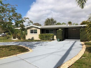 1721 58th St S in Gulfport, FL - Building Photo - Building Photo