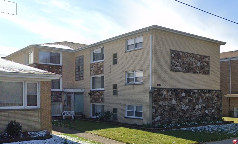 7115 W Irving Park Rd in Chicago, IL - Building Photo