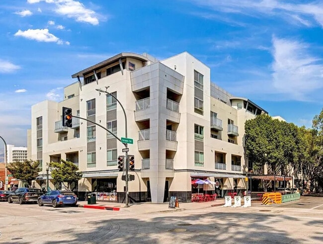 property at 159 W Green St