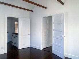 5670 York Blvd in Los Angeles, CA - Building Photo