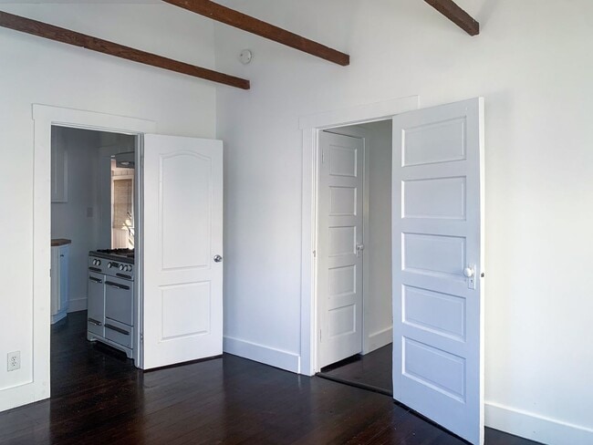 property at 5670 York Blvd