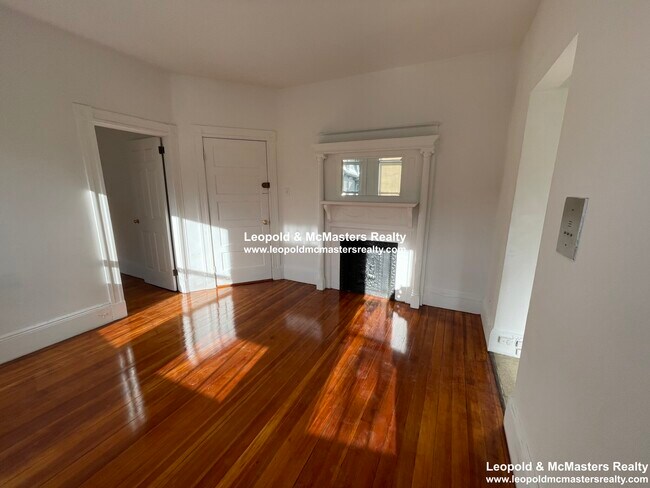 146 Oxford St, Unit 8 in Somerville, MA - Building Photo - Building Photo