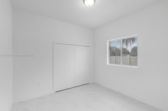 2419 NW 97th St in Miami, FL - Building Photo - Building Photo