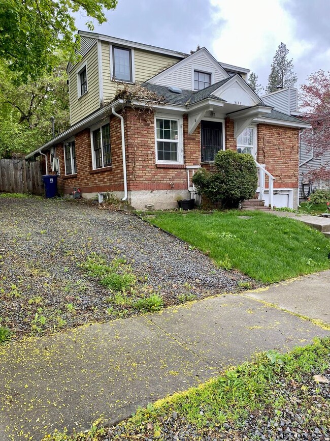 property at 814 E 10th Ave