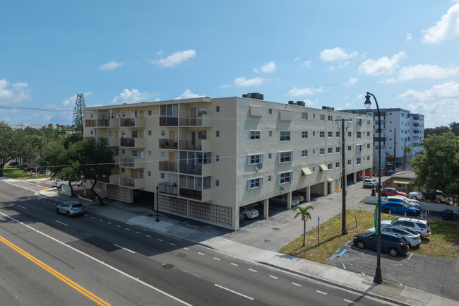 Winter Haven Towers in Hollywood, FL - Foto de edificio - Building Photo