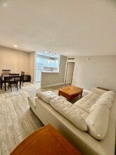 206 Inlet Way, Unit 4 in Palm Beach Shores, FL - Foto de edificio - Building Photo