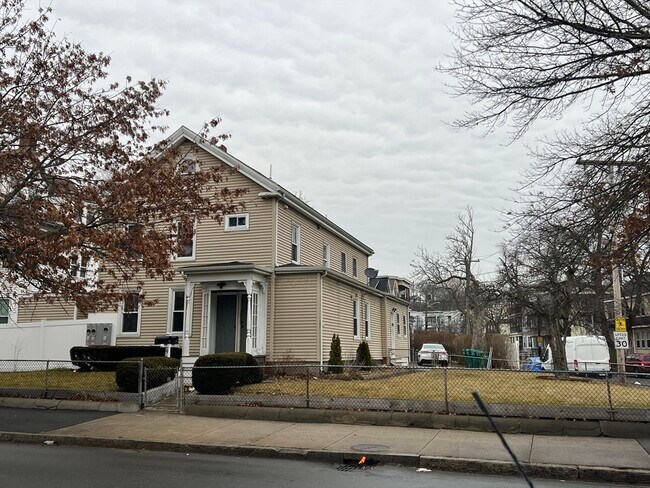 96 Washington St in Lynn, MA - Foto de edificio - Building Photo