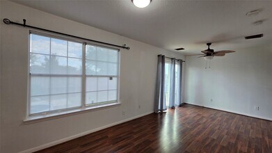 11806 E Galwan Cir in Houston, TX - Building Photo - Building Photo