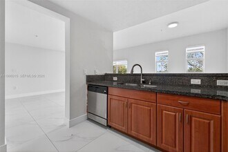 11103 NW 83rd St in Doral, FL - Building Photo - Building Photo