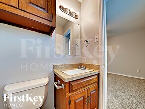 213 E 5th St in Lancaster, TX - Foto de edificio - Building Photo