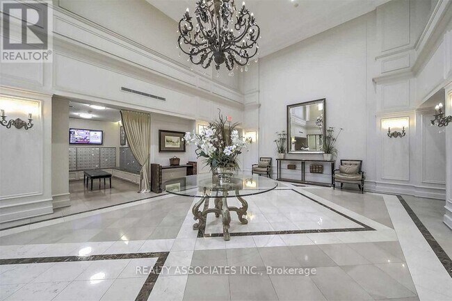 662 Sheppard Ave E in Toronto, ON - Building Photo - Building Photo