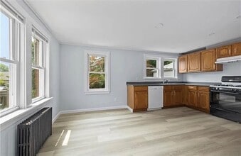 166 Roger Williams Ave in East Providence, RI - Building Photo - Building Photo