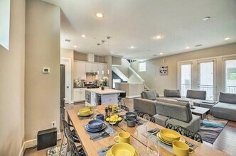 2403 Everett St in Houston, TX - Building Photo - Building Photo