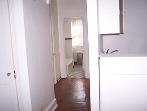 913 S 49th St, Unit 3R in Philadelphia, PA - Building Photo - Building Photo