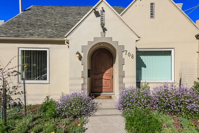 708 Calmar Ave in Oakland, CA - Building Photo - Building Photo