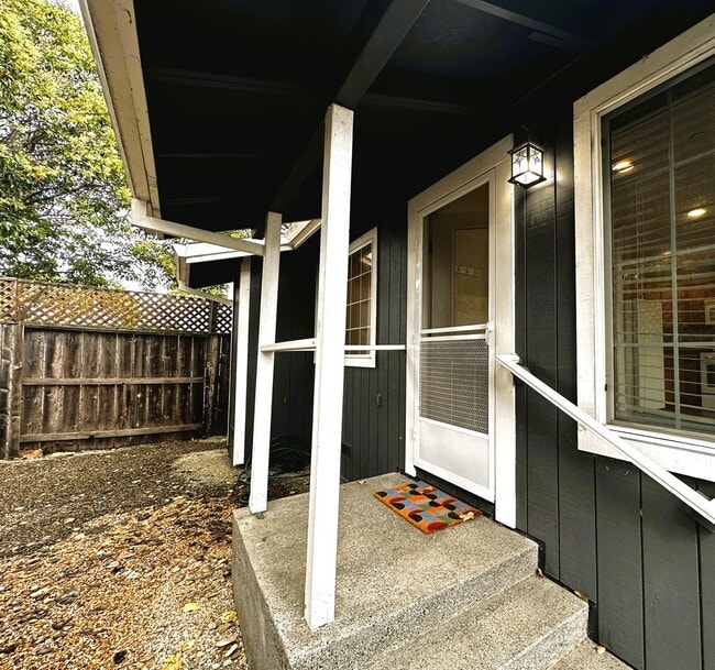 705 Carlin Ct in Petaluma, CA - Building Photo - Building Photo