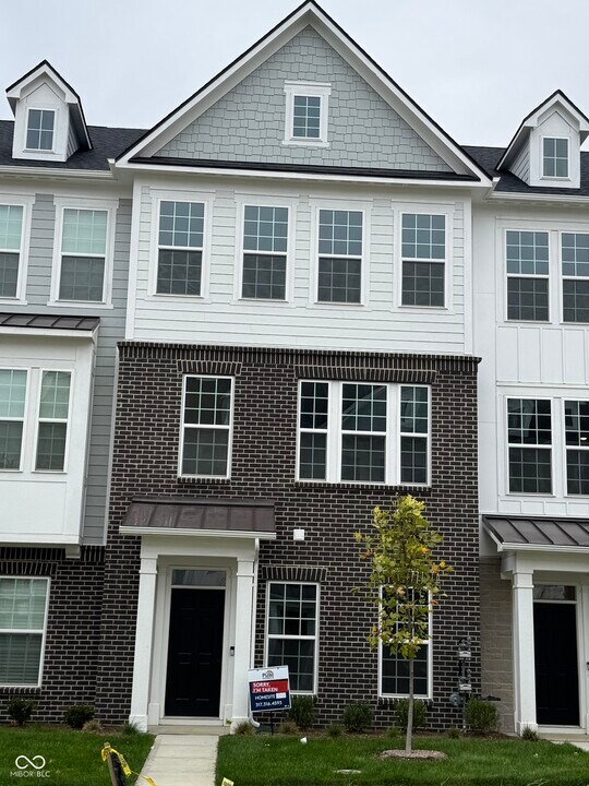 14567 Elsmere Ln in Westfield, IN - Building Photo