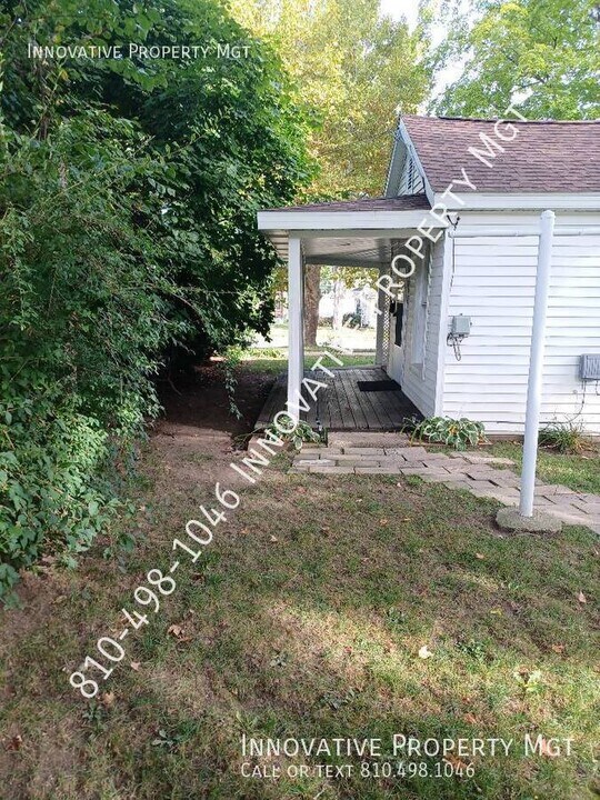 120 E State St in Corunna, MI - Building Photo