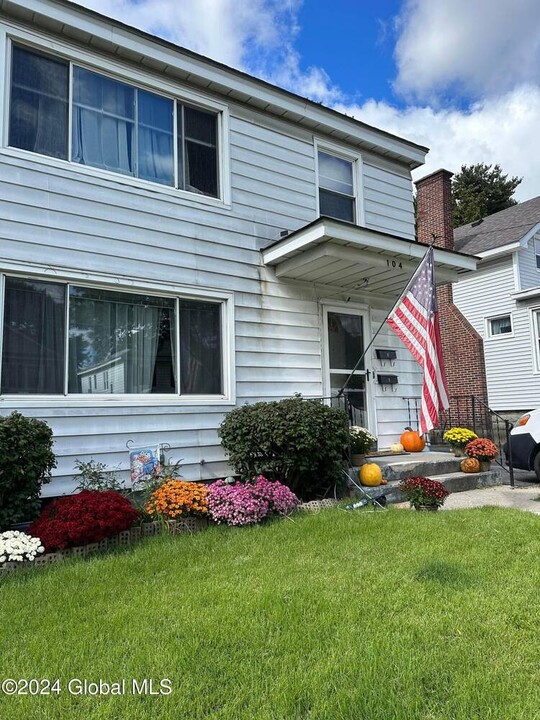 104 Clermont St in Albany, NY - Building Photo