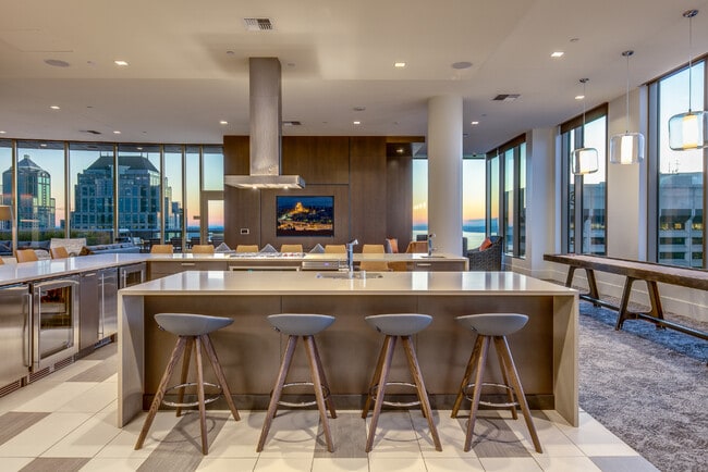 Premiere on Pine in Seattle, WA - Foto de edificio - Building Photo