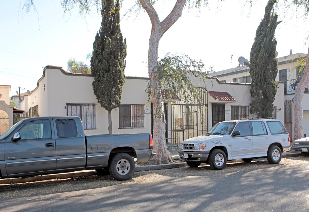 7016 Malabar St in Huntington Park, CA - Foto de edificio