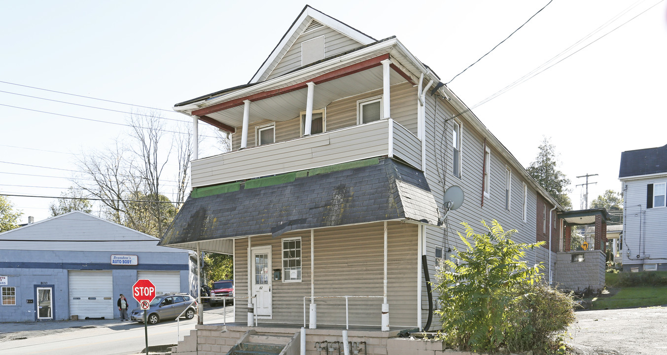 827-829 Wood St in California, PA - Building Photo