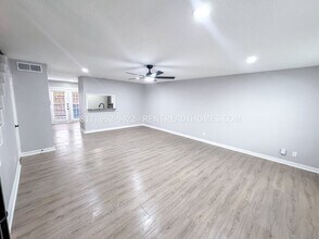 907 S Ripple Creek Dr in Houston, TX - Building Photo - Building Photo