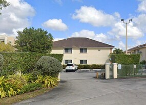 6763 NW 182nd St in Hialeah, FL - Building Photo