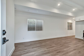 3 bd 1.5 bath - 2674 Elden Ave in Costa Mesa, CA - Building Photo - Building Photo