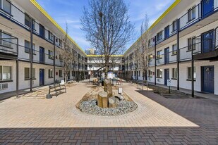 Courtyard at Cherry Creek in Denver, CO - Building Photo