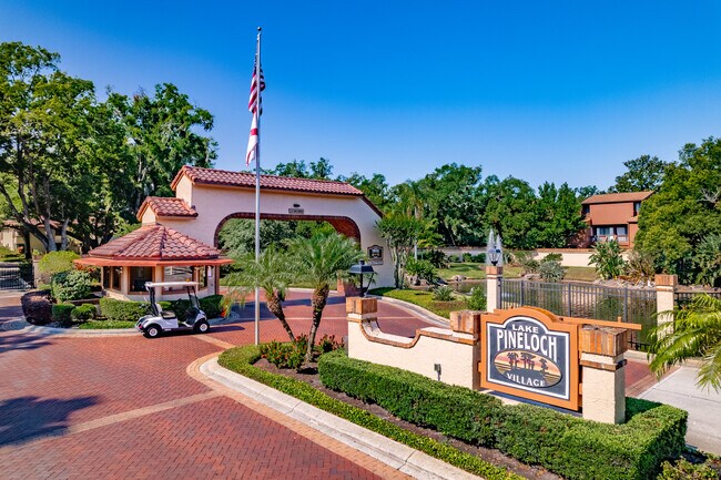 Lake Pineloch Village in Orlando, FL - Building Photo - Building Photo