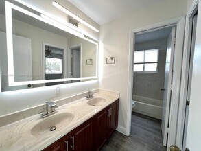 1181 Camellia Cir in Weston, FL - Building Photo - Building Photo